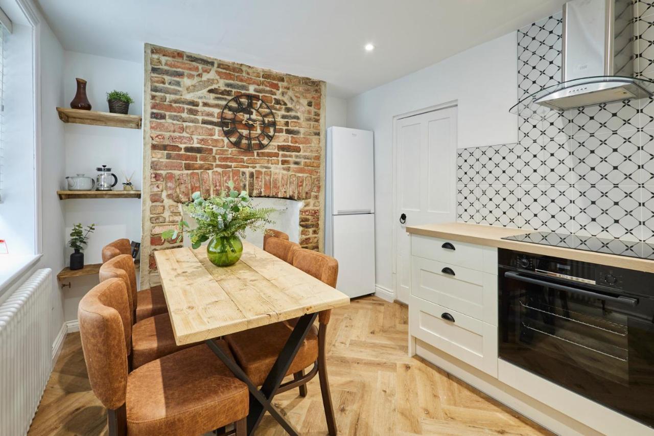 Host & Stay - Cragg Cottage วิทบี ภายนอก รูปภาพ